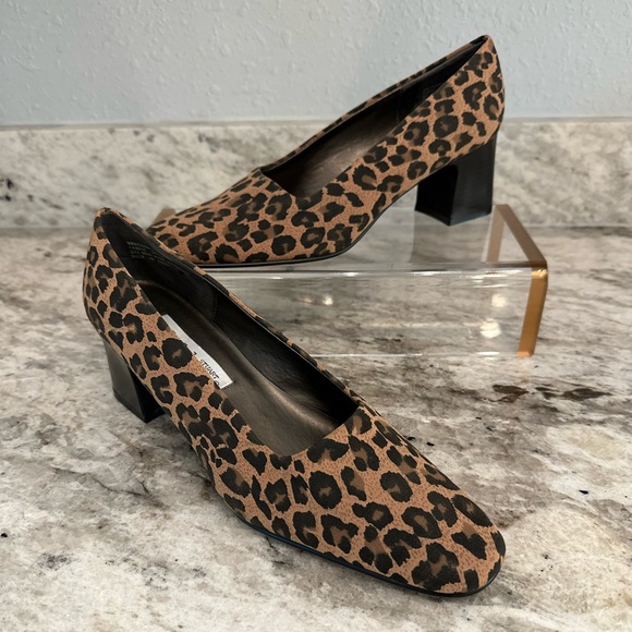 Vintage Madeline Stewart pump Sz 9 - Picture 1 of 9